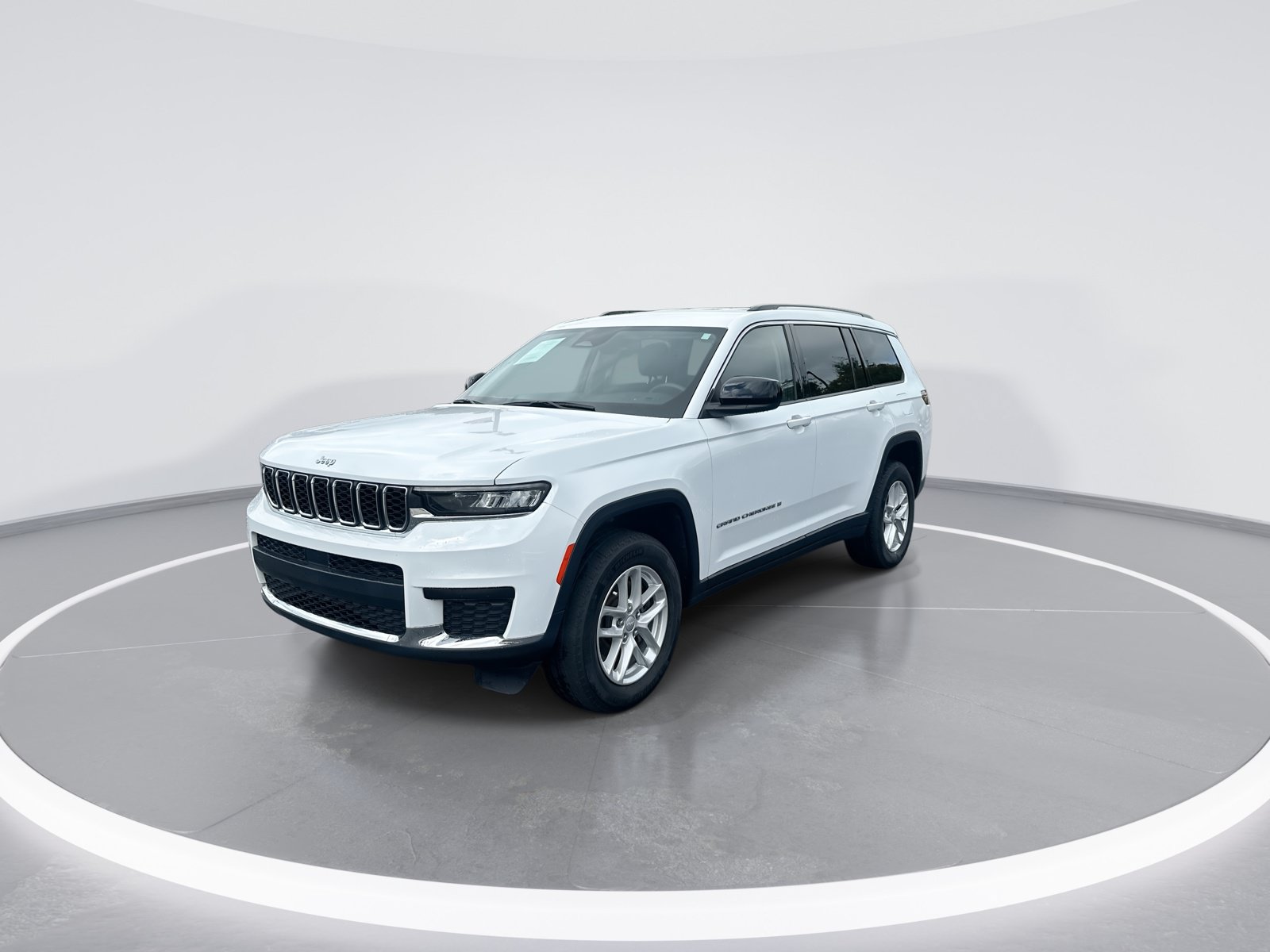 Used 2023 Jeep Grand Cherokee L Laredo AWD/4WD image 5