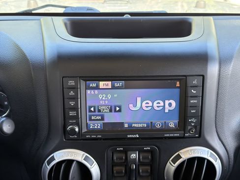 Used 2014 Jeep Wrangler Unlimited Sahara w/ Max Tow Package AWD/4WD image 16
