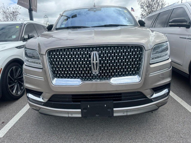 Used 2019 Lincoln Navigator Reserve AWD/4WD image 2