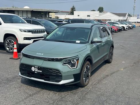 Certified 2023 Kia Niro Wind w/ Wind Preserve Package FWD image 3
