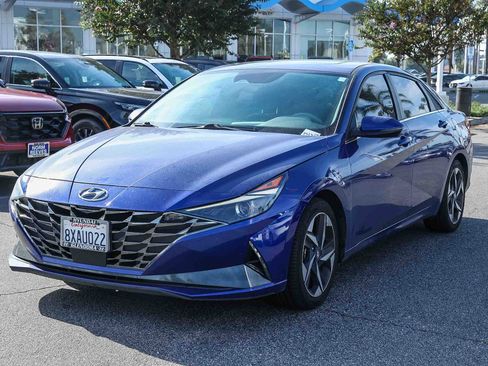 Used 2021 Hyundai Elantra SEL w/ Convenience + Premium Package image 3