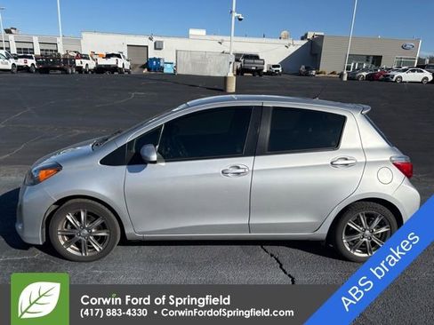 Used 2013 Toyota Yaris SE image 3