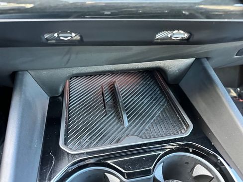 Used 2025 BMW 530i xDrive w/ Premium Package image 20