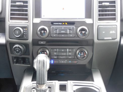 Used 2018 Ford F150 Raptor w/ Equipment Group 802A Luxury image 16