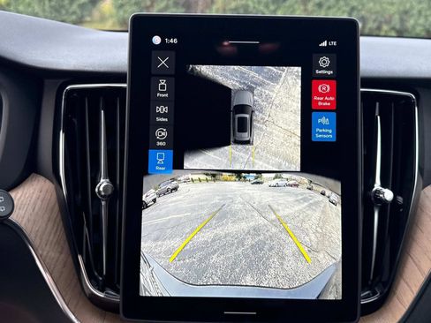 New 2026 Volvo XC60 B5 Plus w/ Climate Package image 22