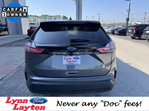 Certified 2024 Ford Edge SE image 4