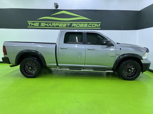 Used 2019 RAM 1500 Classic SLT AWD/4WD image 11