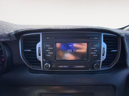 Used 2018 Kia Sportage LX image 22