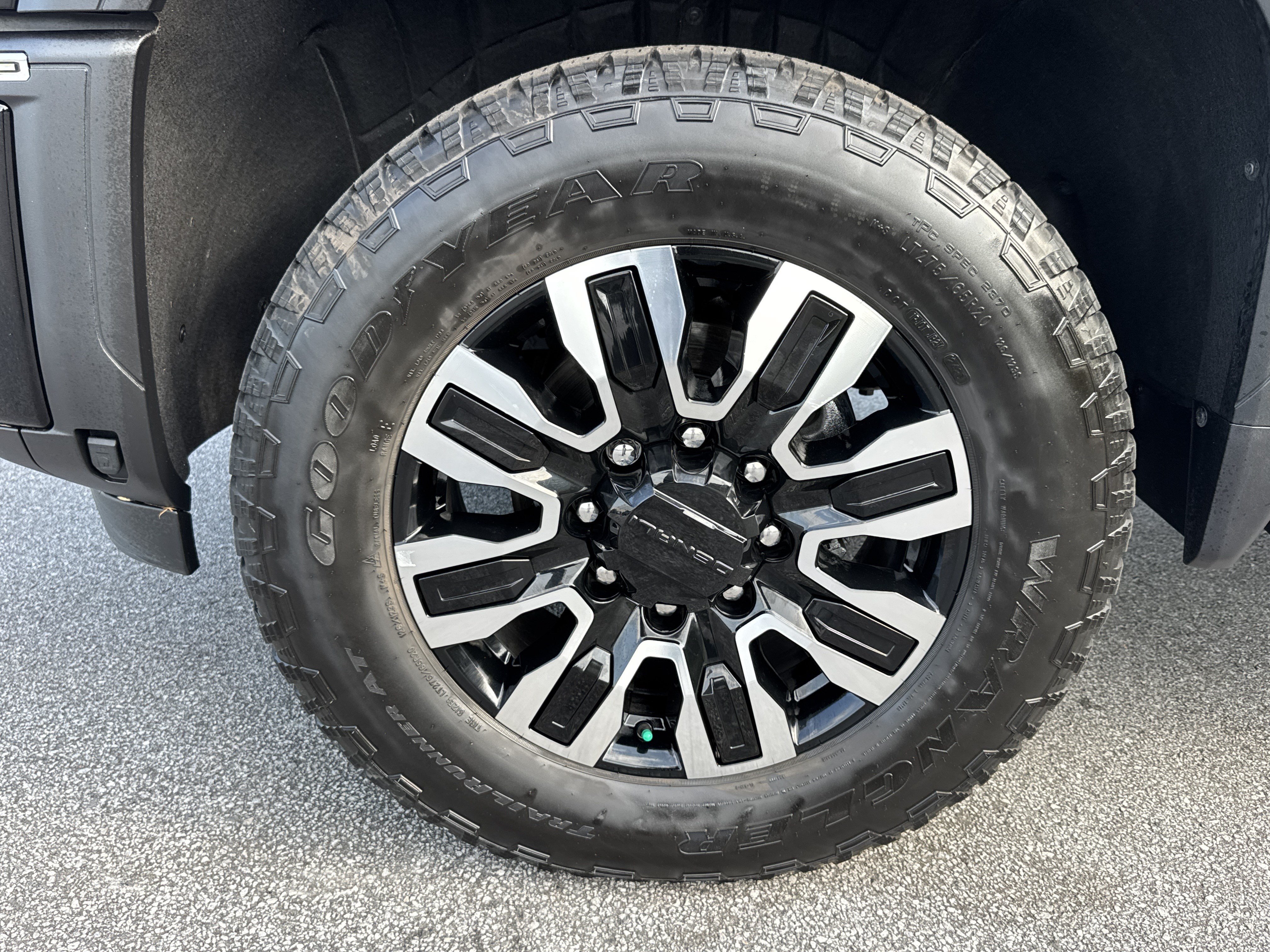 Used 2025 GMC Sierra 2500 Denali Ultimate AWD/4WD image 25