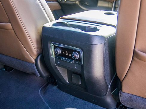 Used 2024 Chevrolet Suburban High Country image 27