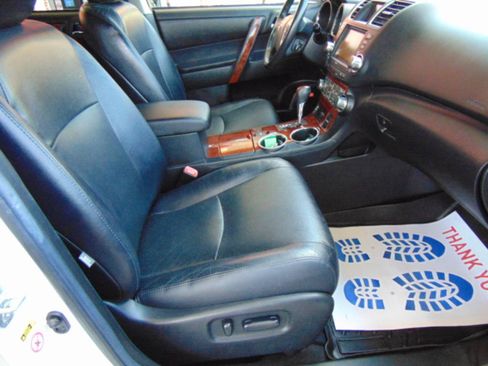 Used 2012 Toyota Highlander Limited w/ Tow Pkg FWD image 20