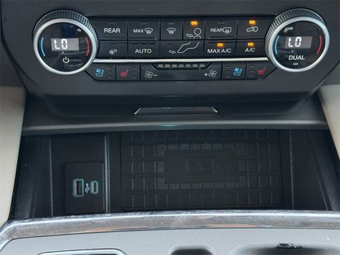 Used 2021 Ford Expedition XLT image 19