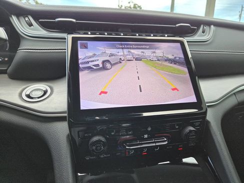 Used 2023 Jeep Grand Cherokee Limited RWD image 38