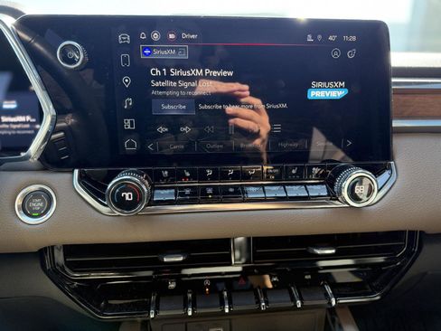 Used 2023 GMC Canyon Denali image 11