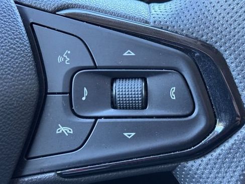 Used 2024 Chevrolet Trax LT FWD image 38