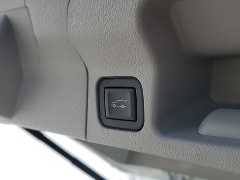 Used 2023 GMC Acadia SLT FWD image 10