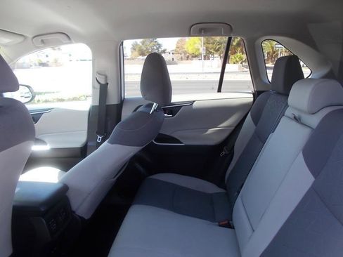 Used 2020 Toyota RAV4 XLE FWD image 24