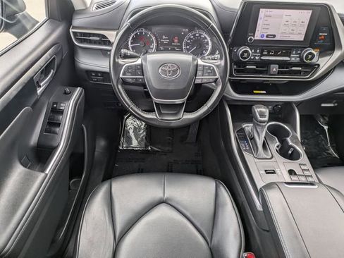 Used 2023 Toyota Highlander XLE image 12