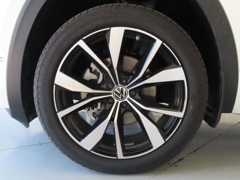 New 2026 Volkswagen Atlas Cross Sport SEL Premium R-Line AWD/4WD image 28