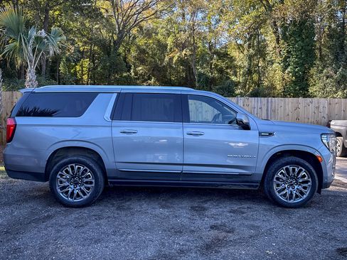 Used 2023 GMC Yukon XL Denali Ultimate image 16