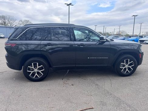 Used 2024 Jeep Grand Cherokee Limited AWD/4WD image 6