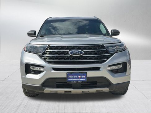 Used 2022 Ford Explorer XLT w/ Equipment Group 202A RWD image 2