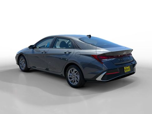 Used 2024 Hyundai Elantra SEL FWD image 3