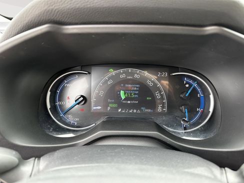 Used 2025 Toyota RAV4 XLE AWD/4WD image 13