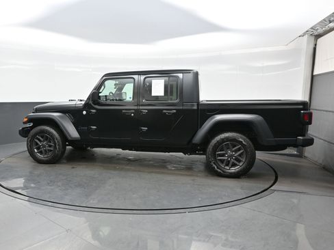 Used 2021 Jeep Gladiator Sport image 3