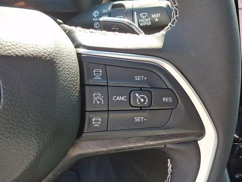 Used 2025 Jeep Grand Cherokee L Limited AWD/4WD image 25