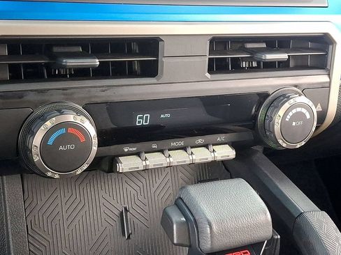 Used 2025 Toyota Tacoma TRD Sport AWD/4WD image 15
