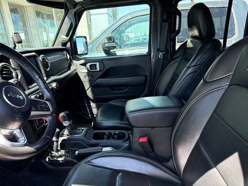 Used 2019 Jeep Wrangler Unlimited Sahara AWD/4WD image 11