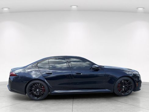 Used 2025 BMW M5 w/ Carbon Package AWD/4WD image 3