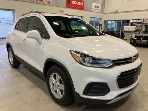 Used 2018 Chevrolet Trax LT w/ Driver Confidence Package image 3