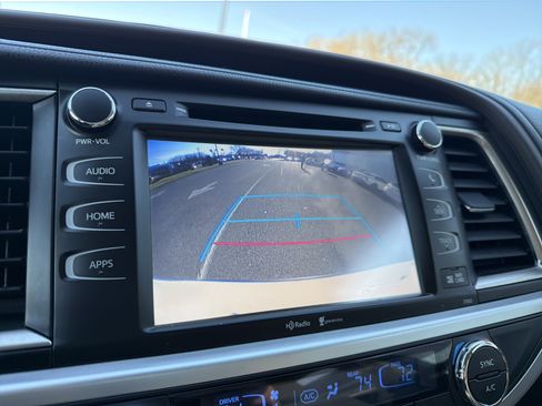 Used 2015 Toyota Highlander XLE image 20