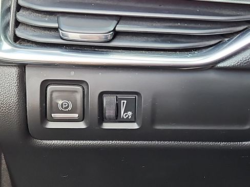 Used 2022 Cadillac XT4 Premium Luxury w/ Safety Alert Package FWD image 14