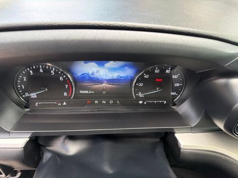 Used 2022 Ford Explorer XLT RWD image 7