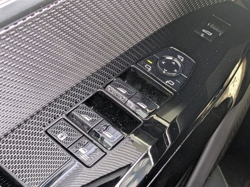 Used 2025 BMW 760i xDrive w/ Executive Package image 26