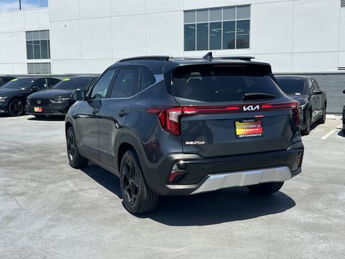 Used 2026 Kia Seltos EX w/ EX Sunroof Package FWD image 4