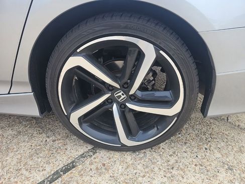 Used 2018 Honda Accord Sport image 12