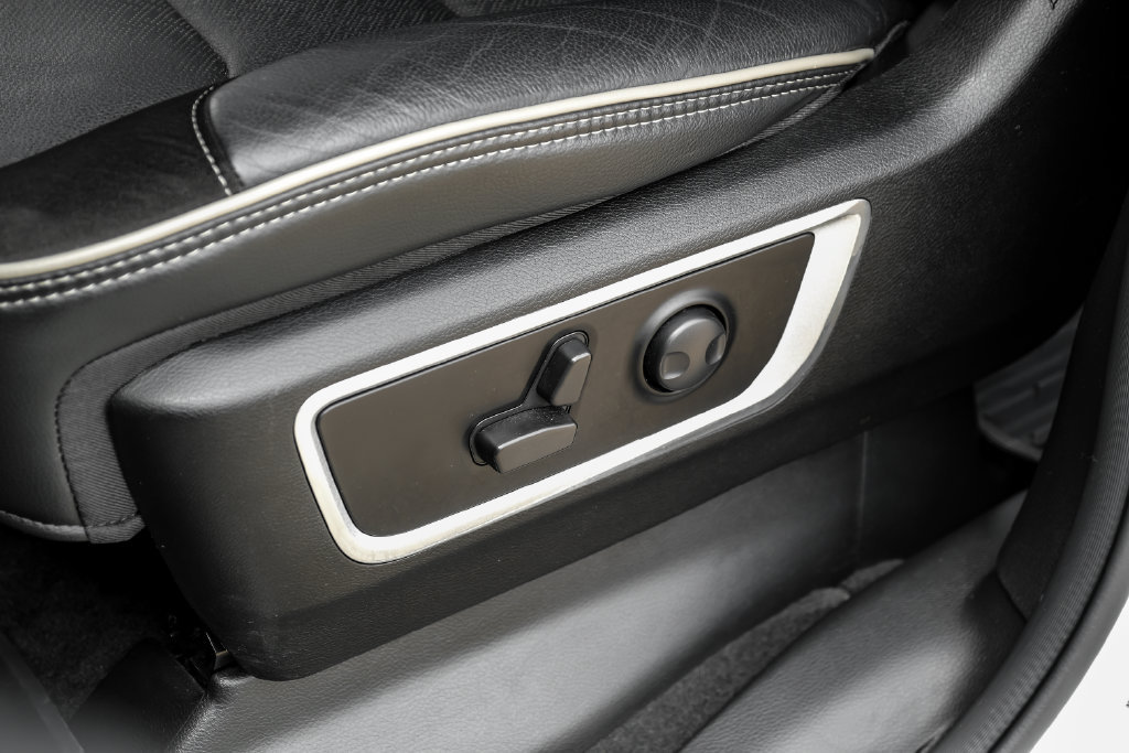 Used 2022 RAM 1500 Laramie AWD/4WD image 46