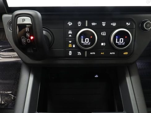 Certified 2026 Land Rover Defender 110 X-Dynamic SE AWD/4WD image 13