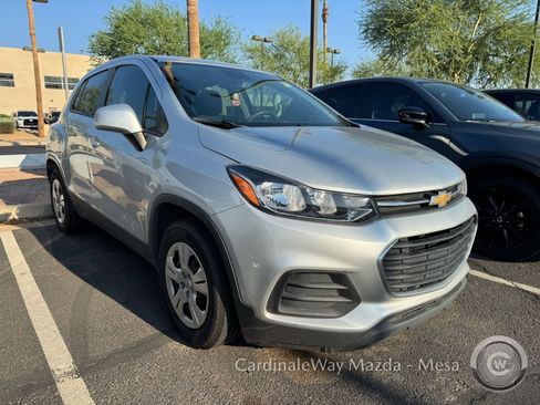 Used 2018 Chevrolet Trax LS FWD image 2