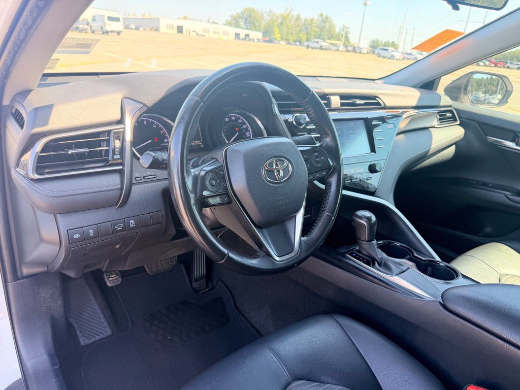 Used 2020 Toyota Camry SE FWD image 3