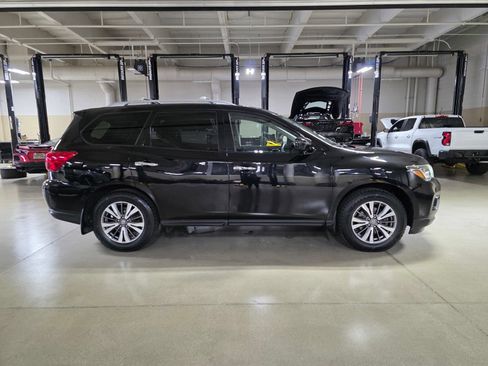 Used 2019 Nissan Pathfinder S FWD image 8