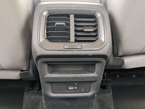 Used 2022 Volkswagen Taos SE FWD image 16