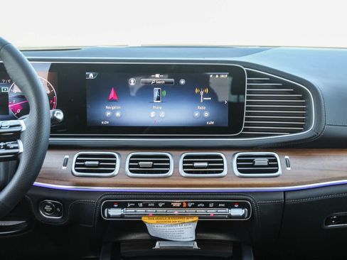 New 2026 Mercedes-Benz GLS 580 4MATIC image 14