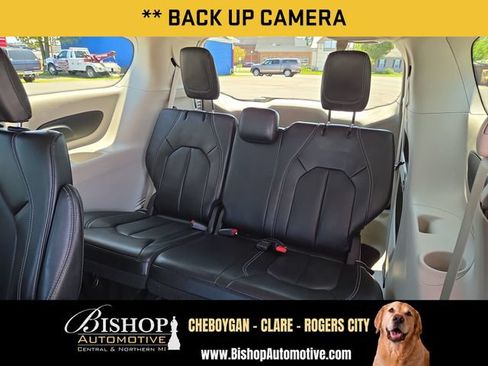 Used 2023 Chrysler Pacifica Touring-L FWD image 20