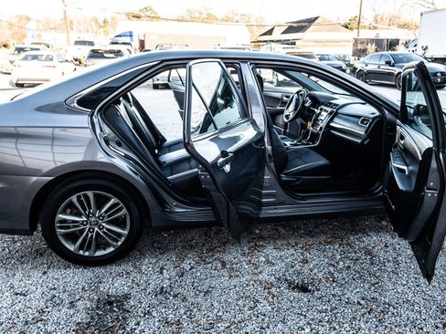 Used 2015 Toyota Camry SE image 16