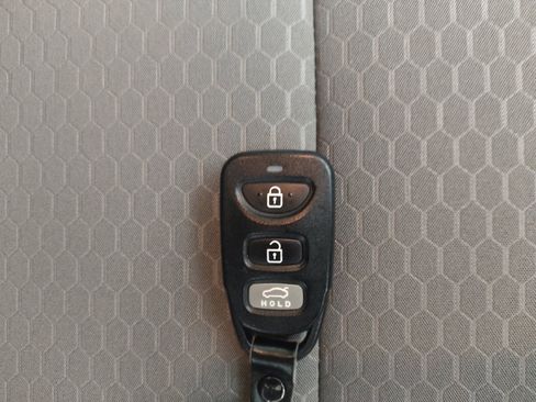 Used 2020 Hyundai Elantra SE FWD image 32